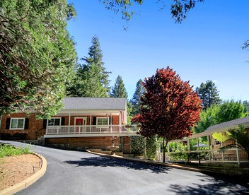 Comfy Villa with Swimming Pool in Forestville, California - glamping.directory