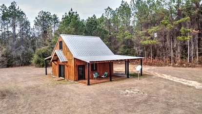 Luxury Vineyard Barn Retreat with Private Trails Near Nashville, Georgia - Nashville, Georgia - glamping.directory