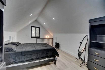 Luxury Vineyard Barn Retreat with Private Trails Near Nashville, Georgia - Nashville, Georgia - glamping.directory
