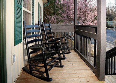 Cozy Dog-Friendly Cabin Rental Located near Pigeon Forge, Tennessee - Pigeon Forge, Tennessee - glamping.directory