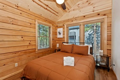 Gorgeous Modern Log Cabin Nestled in the Woods in Big Bear, California - Big Bear, California - glamping.directory