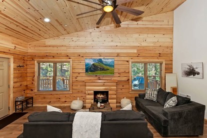 Gorgeous Modern Log Cabin Nestled in the Woods in Big Bear, California - Big Bear, California - glamping.directory