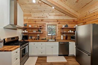 Gorgeous Modern Log Cabin Nestled in the Woods in Big Bear, California - Big Bear, California - glamping.directory