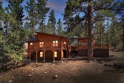 Gorgeous Modern Log Cabin Nestled in the Woods in Big Bear, California - glamping.directory
