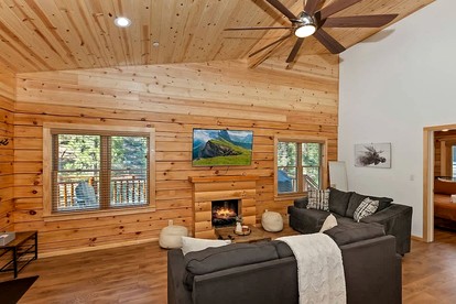 Gorgeous Modern Log Cabin Nestled in the Woods in Big Bear, California - Big Bear, California - glamping.directory