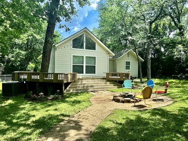 Charming Farmhouse Escape with Trails & Pond in College Station, Texas - glamping.directory