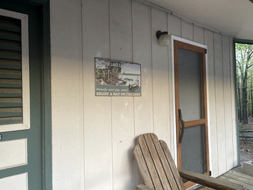Two Bedroom Cabin with WiFi and Shared Outdoor Pool in Branson, Missouri - Branson, Missouri - glamping.directory