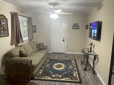 Two Bedroom Cabin with WiFi and Shared Outdoor Pool in Branson, Missouri - Branson, Missouri - glamping.directory