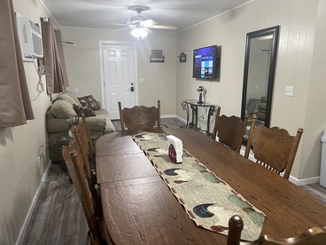 Two Bedroom Cabin with WiFi and Shared Outdoor Pool in Branson, Missouri - Branson, Missouri - glamping.directory