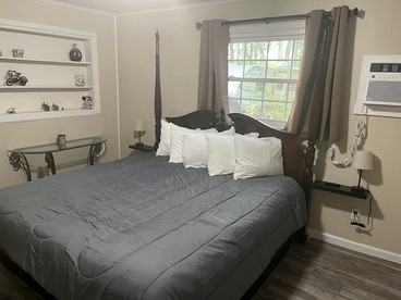 Two Bedroom Cabin with WiFi and Shared Outdoor Pool in Branson, Missouri - Branson, Missouri - glamping.directory