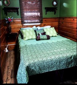 pet-friendly-glamping-cabin-with-fireplace-near-bear-mountain-ski-resort-perfect-for-a-weekend-of-skiing - Big Bear Lake, California - glamping.directory