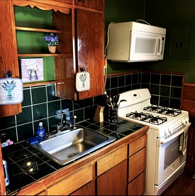 pet-friendly-glamping-cabin-with-fireplace-near-bear-mountain-ski-resort-perfect-for-a-weekend-of-skiing - Big Bear Lake, California - glamping.directory