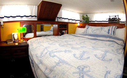 Unique Yacht Rental in a Peaceful Setting on Damariscotta River, Maine - Damariscotta, Maine - glamping.directory