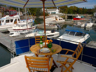 Unique Yacht Rental in a Peaceful Setting on Damariscotta River, Maine - Damariscotta, Maine - glamping.directory