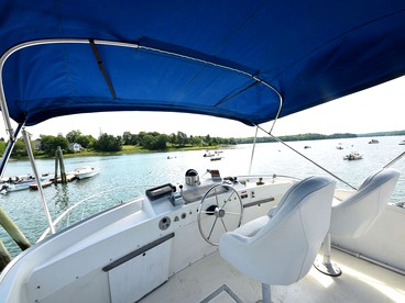 Unique Yacht Rental in a Peaceful Setting on Damariscotta River, Maine - Damariscotta, Maine - glamping.directory