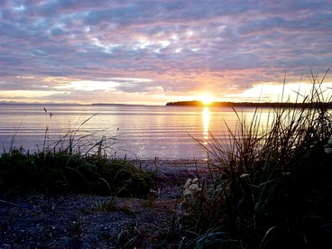 Relaxing Coastal Getaway with Bay Views in Blaine, Washington - Blaine, Washington - glamping.directory