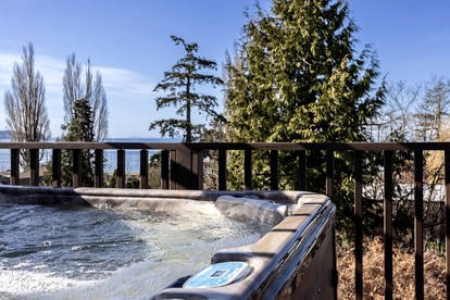 Relaxing Coastal Getaway with Bay Views in Blaine, Washington - glamping.directory
