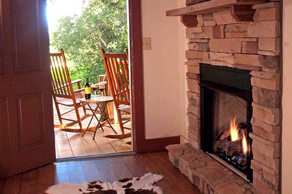 Secluded Cabin Rental with Jacuzzi for Romantic Weekend Getaway near Austin, Texas - Cat Spring, Texas - glamping.directory