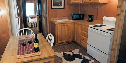 Secluded Cabin Rental with Jacuzzi for Romantic Weekend Getaway near Austin, Texas - Cat Spring, Texas - glamping.directory