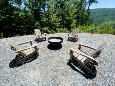Pet-Friendly Glamping Cabin with Panoramic Views near Nantahala National Forest - Bryson City, North Carolina - glamping.directory