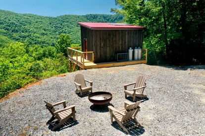 Pet-Friendly Glamping Cabin with Panoramic Views near Nantahala National Forest - Bryson City, North Carolina - glamping.directory