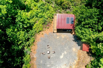 Pet-Friendly Glamping Cabin with Panoramic Views near Nantahala National Forest - Bryson City, North Carolina - glamping.directory