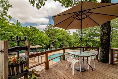 Small Glamping Cabin with Pool Access in the Ozark Mountains near Marvel Cave - Branson, Missouri - glamping.directory