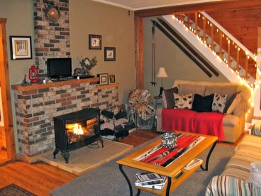 Pet-Friendly Cabin Rental near the Bigelow Preserve in Maine - Eustis, Maine - glamping.directory