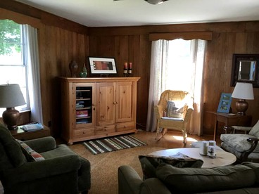 Charming Two-Bedroom Cottage Rental in a Quiet Countryside Setting near the Appalachian Trail, Burke´s Garden, Virginia - Tazewell, Virginia - glamping.directory