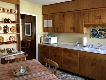 Charming Two-Bedroom Cottage Rental in a Quiet Countryside Setting near the Appalachian Trail, Burke´s Garden, Virginia - Tazewell, Virginia - glamping.directory
