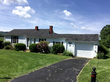 Charming Two-Bedroom Cottage Rental in a Quiet Countryside Setting near the Appalachian Trail, Burke´s Garden, Virginia - glamping.directory
