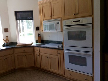 Charming Two-Bedroom Cottage Rental in a Quiet Countryside Setting near the Appalachian Trail, Burke´s Garden, Virginia - Tazewell, Virginia - glamping.directory