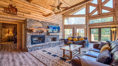 Luxury Log Cabin with Movie Room & Firepit near Sylva, North Carolina - Sylva, North Carolina - glamping.directory