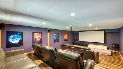 Luxury Log Cabin with Movie Room & Firepit near Sylva, North Carolina - Sylva, North Carolina - glamping.directory