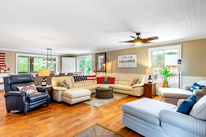 Lynchburg's Best-Kept Secret: A Unique Rental with Private Dock and Open Water Views - Lynchburg, Tennessee - glamping.directory