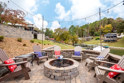 Lynchburg's Best-Kept Secret: A Unique Rental with Private Dock and Open Water Views - Lynchburg, Tennessee - glamping.directory