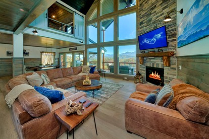 Great Smoky Mountains National Park Luxury Glamping Lodge for Family and Friends - Gatlinburg, Tennessee - glamping.directory