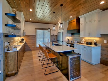 Great Smoky Mountains National Park Luxury Glamping Lodge for Family and Friends - Gatlinburg, Tennessee - glamping.directory