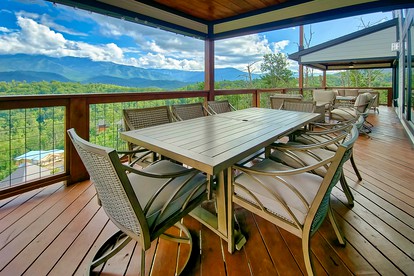 Great Smoky Mountains National Park Luxury Glamping Lodge for Family and Friends - Gatlinburg, Tennessee - glamping.directory