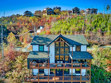 Great Smoky Mountains National Park Luxury Glamping Lodge for Family and Friends - glamping.directory