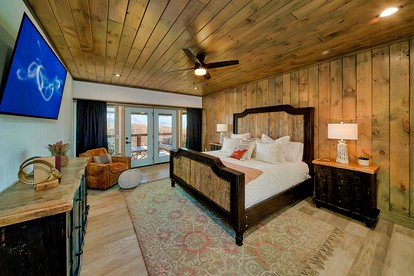Great Smoky Mountains National Park Luxury Glamping Lodge for Family and Friends - Gatlinburg, Tennessee - glamping.directory