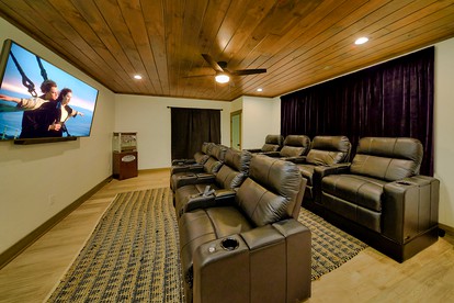 Great Smoky Mountains National Park Luxury Glamping Lodge for Family and Friends - Gatlinburg, Tennessee - glamping.directory
