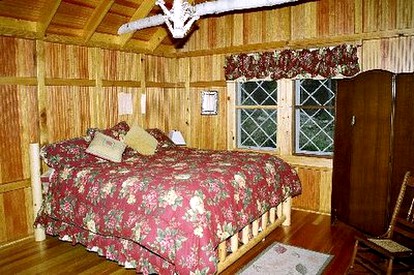 Waterfront Vacation Rental Perfect for Groups on Lake Placid in New York - New York, New York - glamping.directory