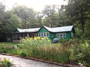 Waterfront Vacation Rental Perfect for Groups on Lake Placid in New York - glamping.directory