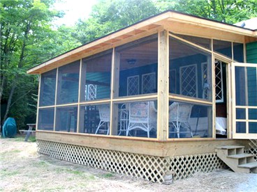 Waterfront Vacation Rental Perfect for Groups on Lake Placid in New York - New York, New York - glamping.directory
