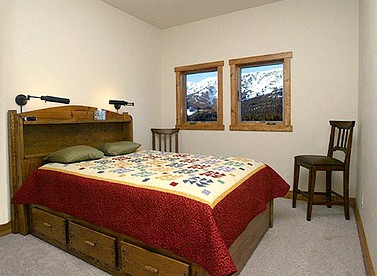 Incredible Mountain Cabin Rental for a Group Getaway to Bozeman, Montana - Bozeman, Montana - glamping.directory