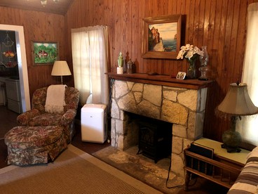 Peaceful Bandera Accommodation Perfect for Texas Hill Country Getaways - Bandera, Texas - glamping.directory
