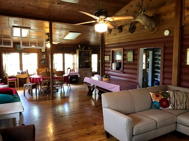 Peaceful Bandera Accommodation Perfect for Texas Hill Country Getaways - Bandera, Texas - glamping.directory