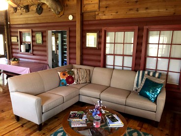 Peaceful Bandera Accommodation Perfect for Texas Hill Country Getaways - Bandera, Texas - glamping.directory