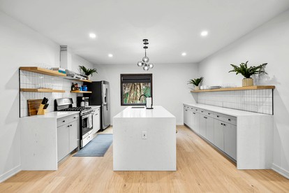 Gorgeous Modern Chateau Surrounded by Nature Perfect for Families in Pine Hill, New York - Pine Hill, New York - glamping.directory